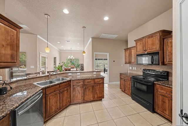 438 Rosewood Dr, La Vernia, TX 78121