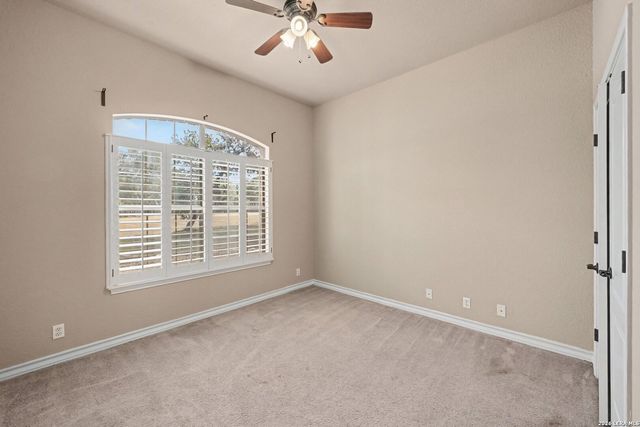 438 Rosewood Dr, La Vernia, TX 78121