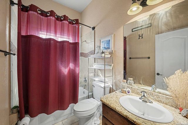 438 Rosewood Dr, La Vernia, TX 78121
