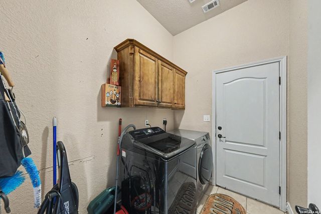 438 Rosewood Dr, La Vernia, TX 78121