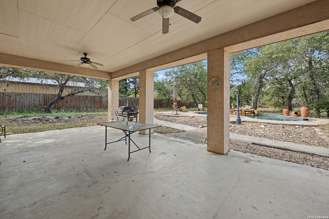 438 Rosewood Dr, La Vernia, TX 78121