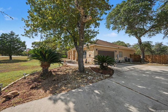 438 Rosewood Dr, La Vernia, TX 78121
