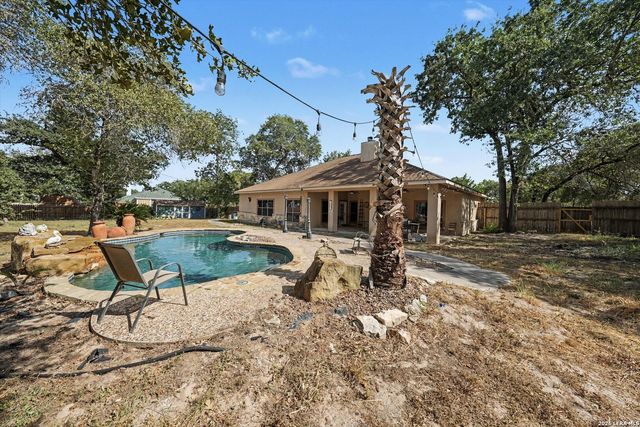 438 Rosewood Dr, La Vernia, TX 78121