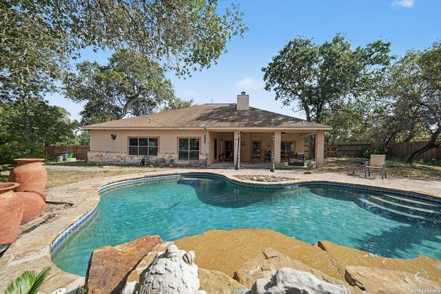 438 Rosewood Dr, La Vernia, TX 78121