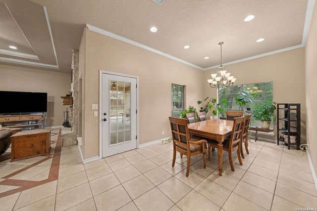 438 Rosewood Dr, La Vernia, TX 78121