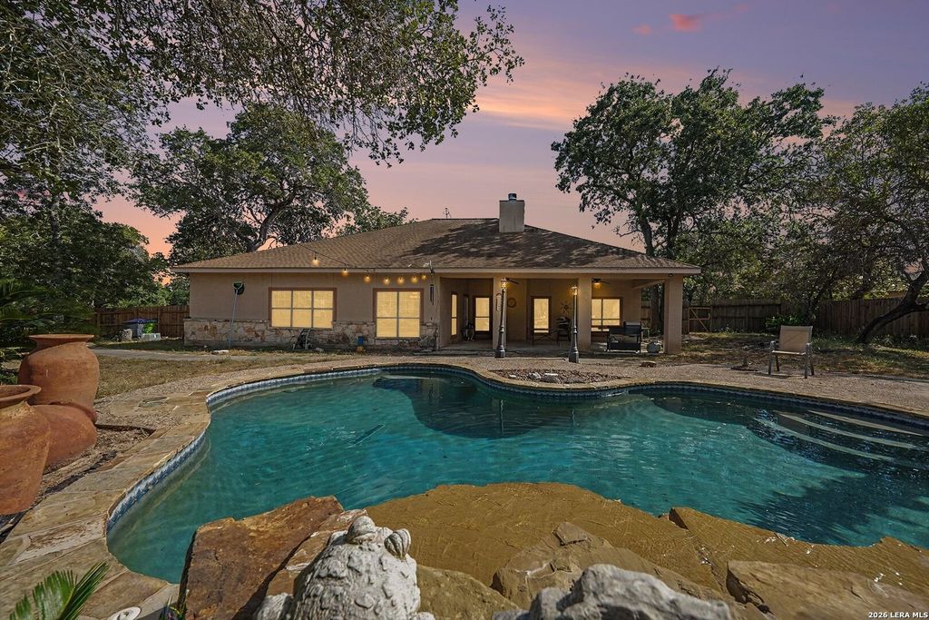 438 Rosewood Dr, La Vernia, TX 78121