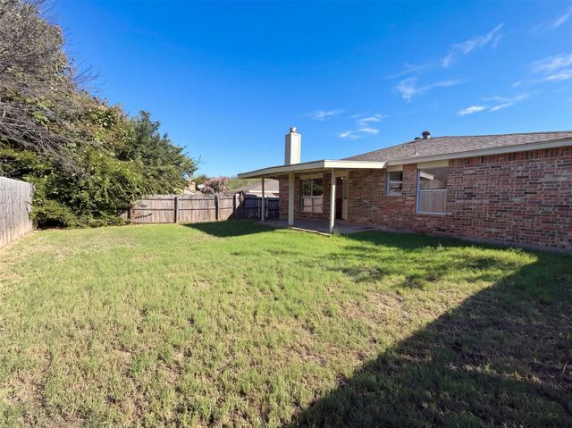 6704 Pony Express Trail, Arlington, TX 76002