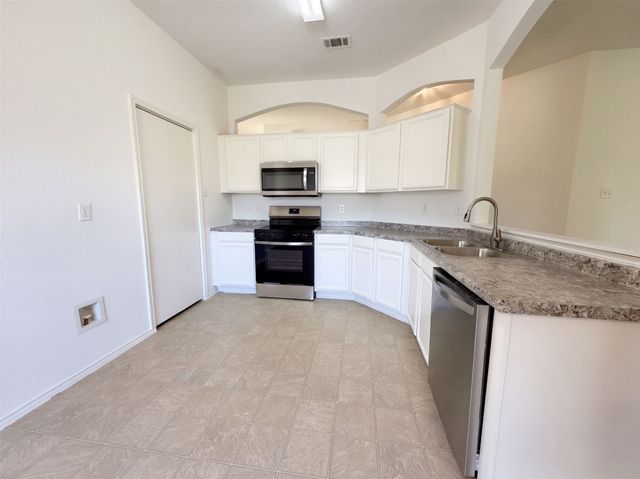 6704 Pony Express Trail, Arlington, TX 76002