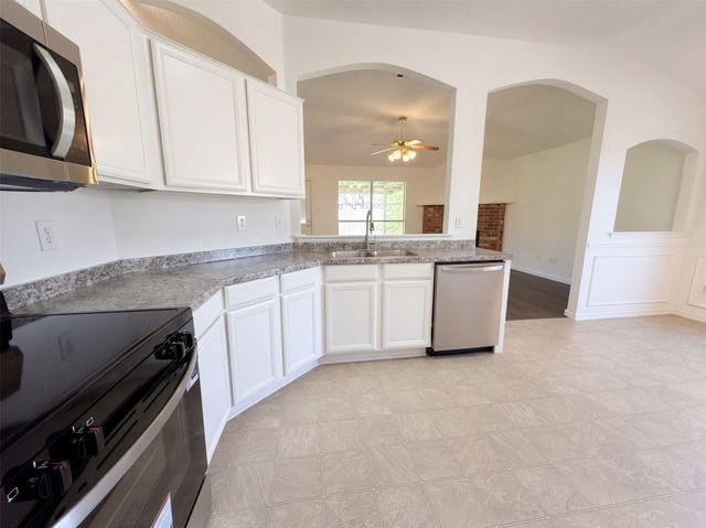 6704 Pony Express Trail, Arlington, TX 76002
