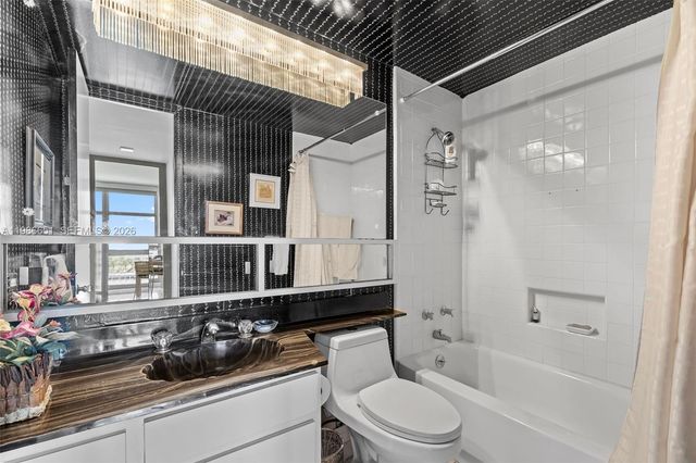 5055 Collins Ave 5M, Miami Beach, FL 33140