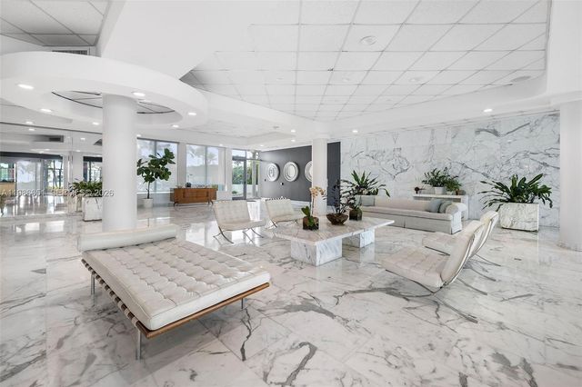 5055 Collins Ave 5M, Miami Beach, FL 33140