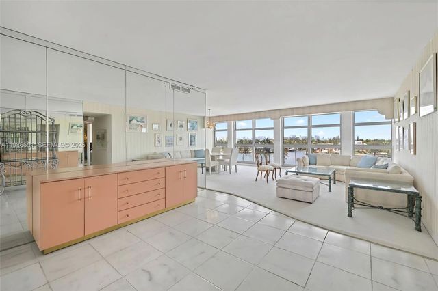 5055 Collins Ave 5M, Miami Beach, FL 33140