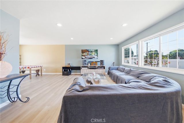 16201 Napa, North Hills, CA 91343