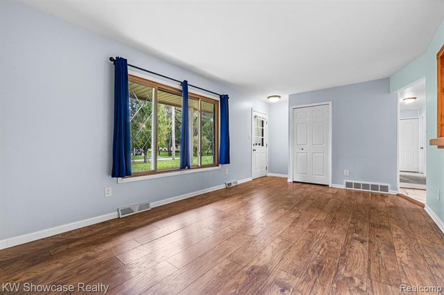 2755 Willow Lane, Highland, MI 48356