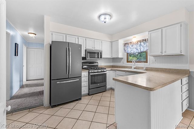 2755 Willow Lane, Highland, MI 48356