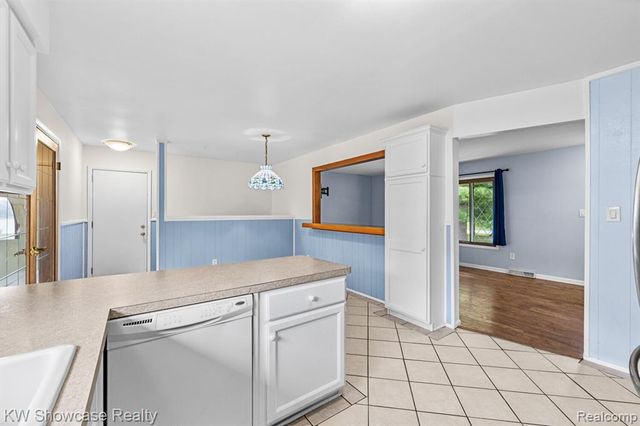 2755 Willow Lane, Highland, MI 48356