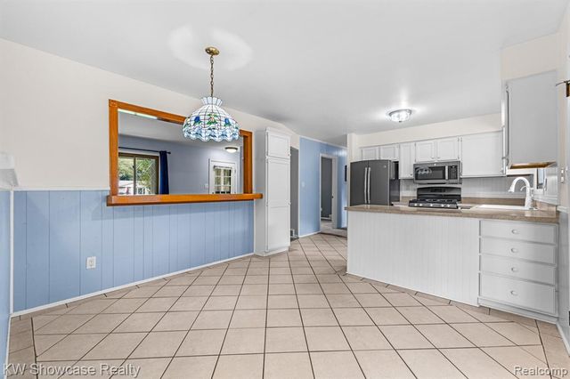 2755 Willow Lane, Highland, MI 48356