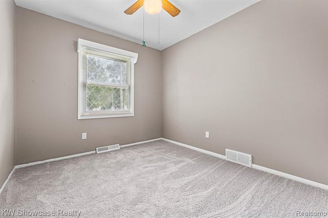 2755 Willow Lane, Highland, MI 48356