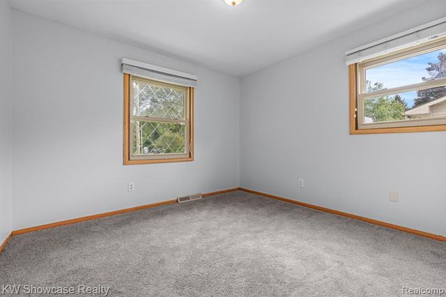 2755 Willow Lane, Highland, MI 48356