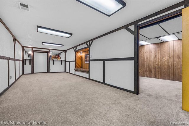 2755 Willow Lane, Highland, MI 48356