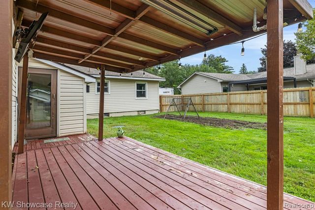 2755 Willow Lane, Highland, MI 48356