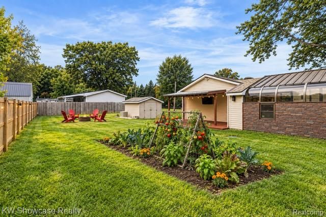 2755 Willow Lane, Highland, MI 48356