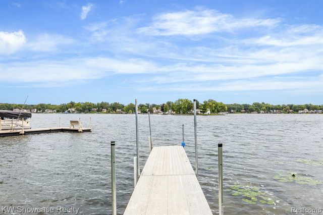 2755 Willow Lane, Highland, MI 48356
