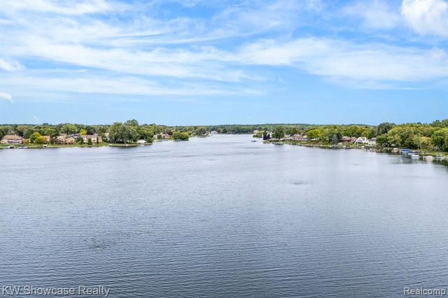 2755 Willow Lane, Highland, MI 48356