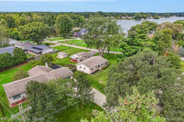2755 Willow Lane, Highland, MI 48356