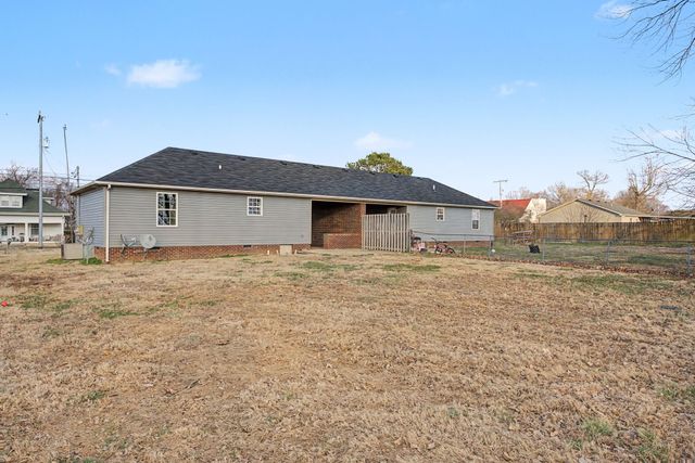 1115 W Church St, Orlinda, TN 37141