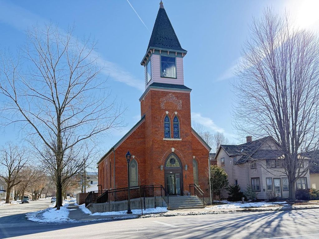 1452 George STREET, La Crosse, WI 54603