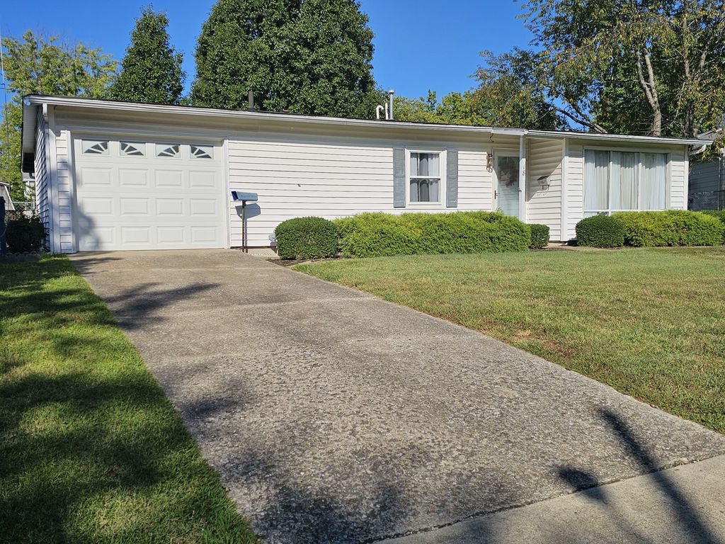 Image 1 of property listing at 18 SE Crescent Drive, Mt Vernon, IL 62864