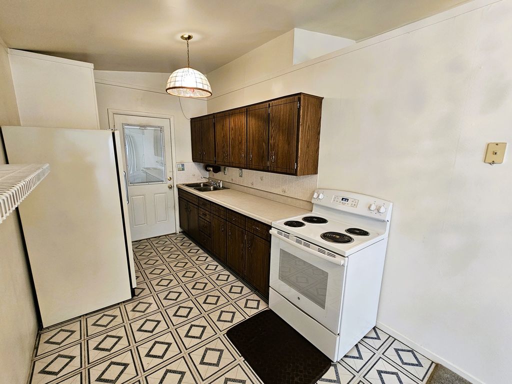 Image 18 of property listing at 18 SE Crescent Drive, Mt Vernon, IL 62864