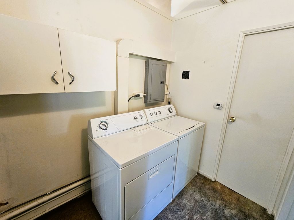 Image 25 of property listing at 18 SE Crescent Drive, Mt Vernon, IL 62864