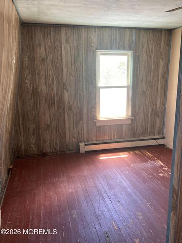 75 Washington Avenue, Keansburg, NJ 07734