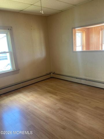 75 Washington Avenue, Keansburg, NJ 07734