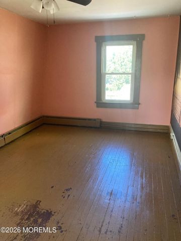 75 Washington Avenue, Keansburg, NJ 07734
