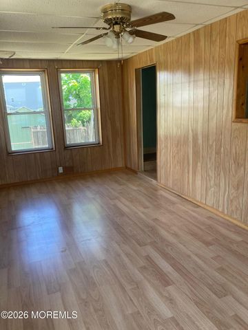 75 Washington Avenue, Keansburg, NJ 07734