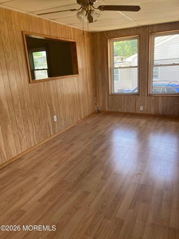 75 Washington Avenue, Keansburg, NJ 07734