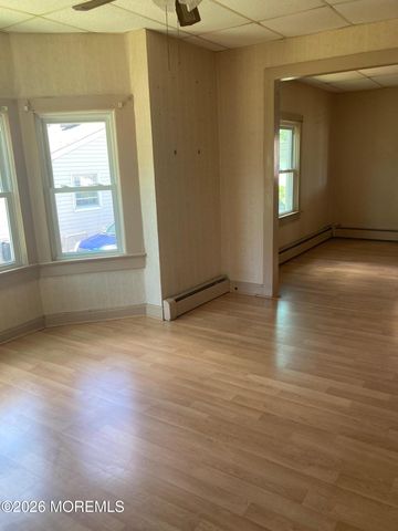 75 Washington Avenue, Keansburg, NJ 07734