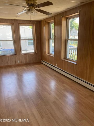 75 Washington Avenue, Keansburg, NJ 07734