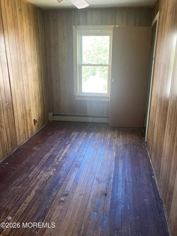 75 Washington Avenue, Keansburg, NJ 07734