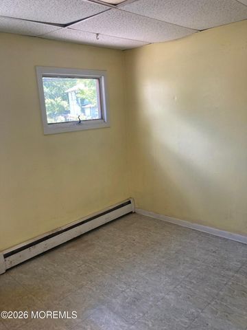 75 Washington Avenue, Keansburg, NJ 07734