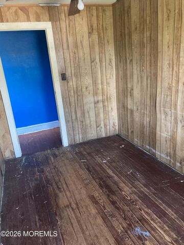 75 Washington Avenue, Keansburg, NJ 07734