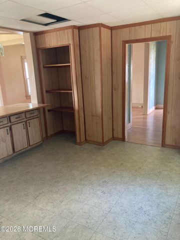 75 Washington Avenue, Keansburg, NJ 07734