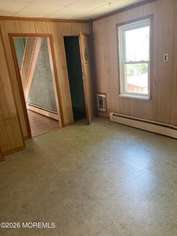 75 Washington Avenue, Keansburg, NJ 07734