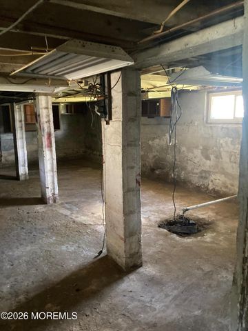 75 Washington Avenue, Keansburg, NJ 07734
