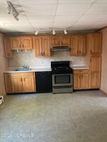 75 Washington Avenue, Keansburg, NJ 07734