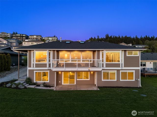 215 Burke Drive, Camano Island, WA 98282