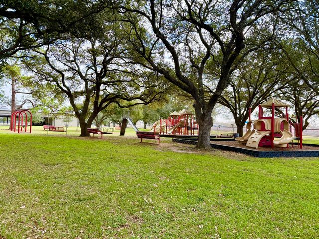 9422 Galveston Street, Orchard, TX 77464